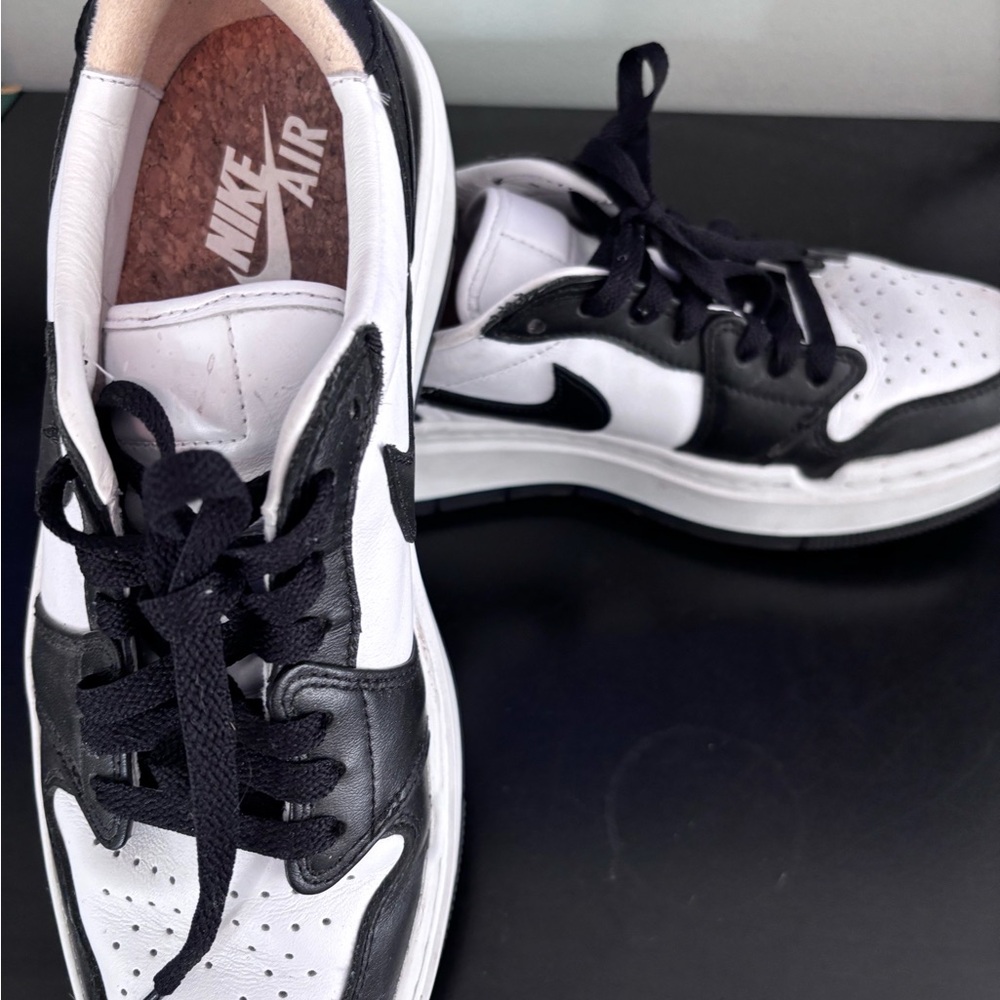 Nike Air Low-Top Sneakers - Black/White